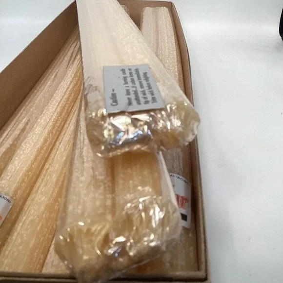 Del Mar Cathedral Candles 12 New in Box 18" Straight‎ Fluted 100% Beeswax Ivory - Picture 4 of 5